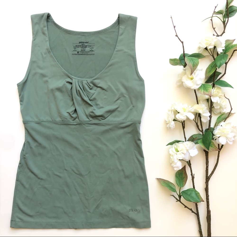 Patagonia Workout Green Scoop Neck Tank Top S
